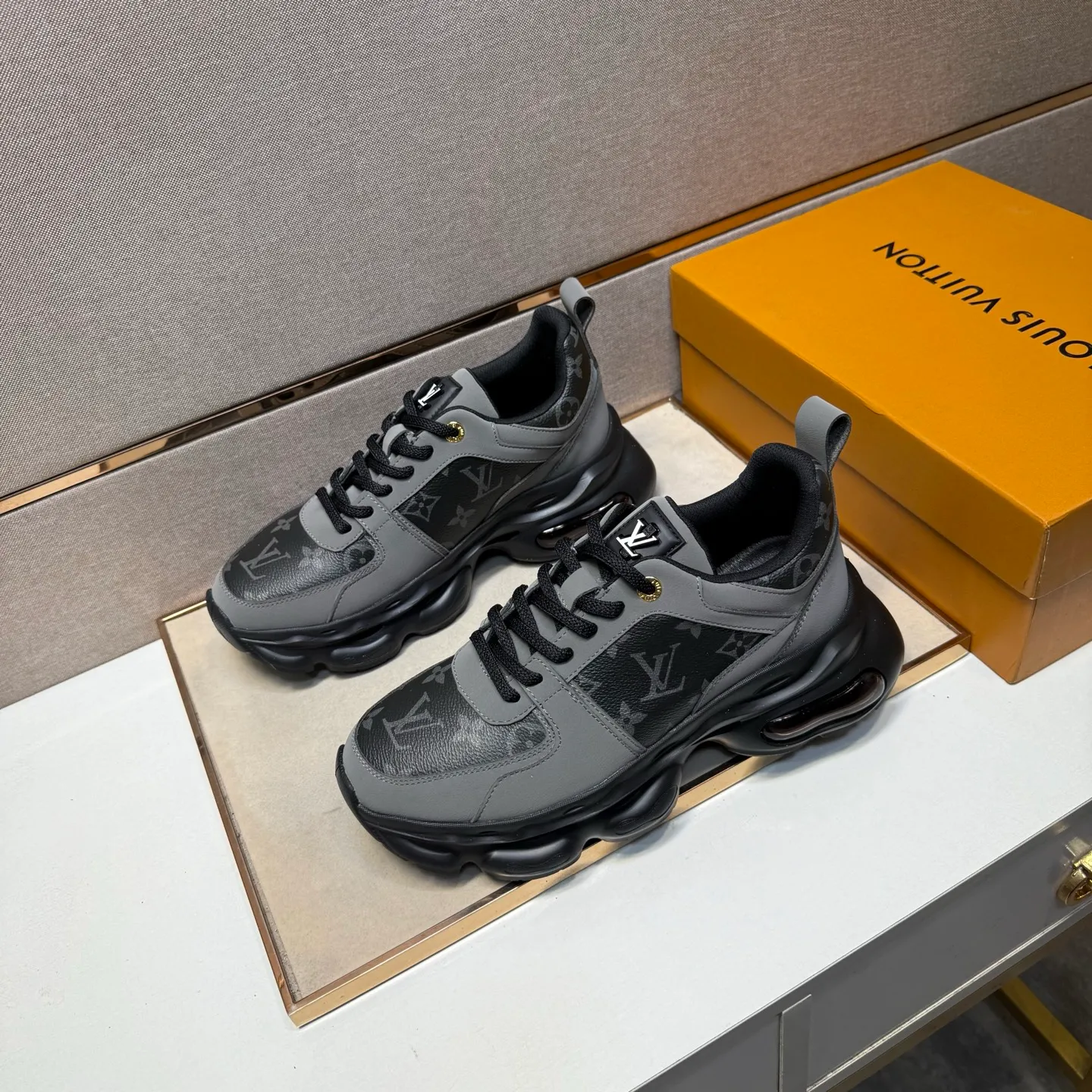 ⬛️Men's shoes 💰p462【LV～】Men's casual shoes 2025z cabinet sales simultaneously 🔶Size: 38-44 #️⃣ 🔷5 colors🔜The upper is made of multi-material splicing➕Mesh lining, comfortable and breathable, sole: original comfortable and wear-resistant outsole, ⚠️real thing📱photographed🎬real thing is better📢📢📢